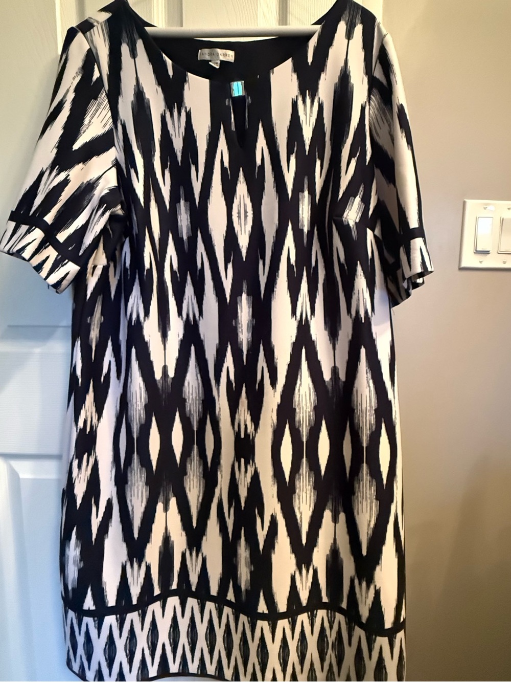 Sandra Darren Black and White Patterned Shift Dress